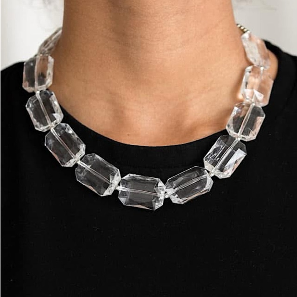 Chunky clear acrylic necklace and earring set - Picture 5 of 6